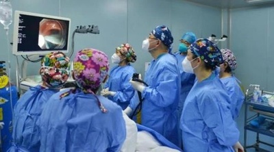 中国西安の医師 3歳児のダブルトンネル低侵襲手術を完了