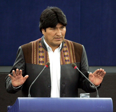 政府与党、憲法改正採択法で野党に譲歩 - ボリビア