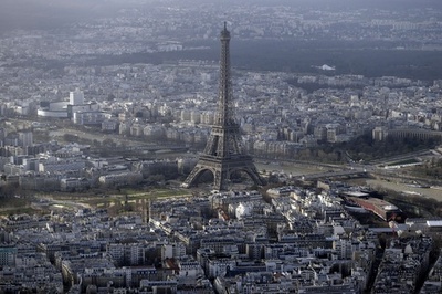 パリ市、「イスラム法治区域」報道で米FOXを提訴へ