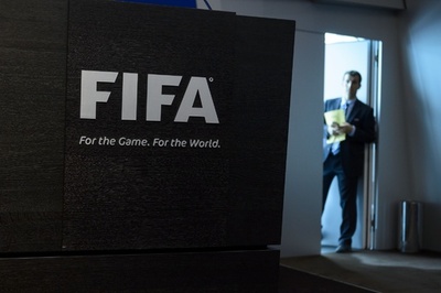 各方面からFIFA会長の辞任求める声、幹部の逮捕受け