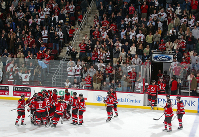 デビルス SOの末にセイバーズを降す