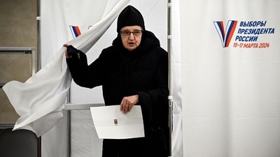 プーチン氏再選で平和に ロシア大統領選で有権者の声