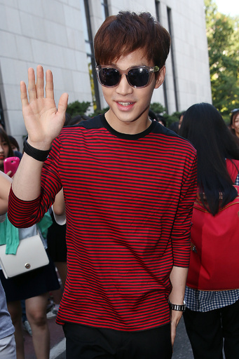 音楽番組「ミュージックバンク」、収録会場に到着する出演者たち