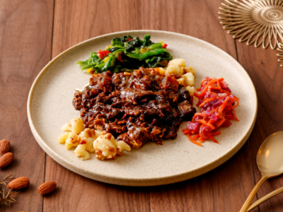 漆黒カレーのスパイシーな香り漂う「アンガスビーフのブラックカレー」が復活！2月13日（金）より販売開始