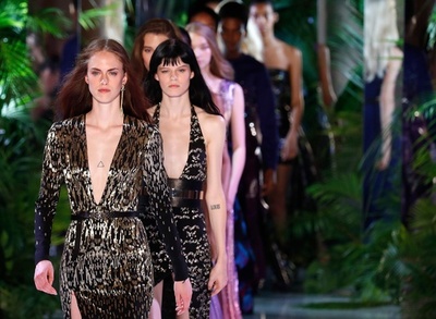 「アザロ」18/19年秋冬パリ・オートクチュール