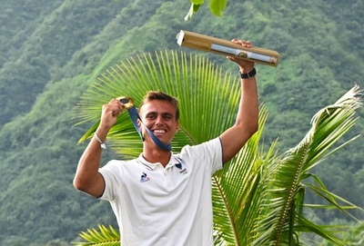 男子はバースト、女子はマークスが金メダル パリ五輪サーフィン