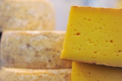 7000年前にチーズ作り、土器に証拠発見 ネイチャー