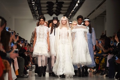 「ボラ・アクス」17/18年秋冬