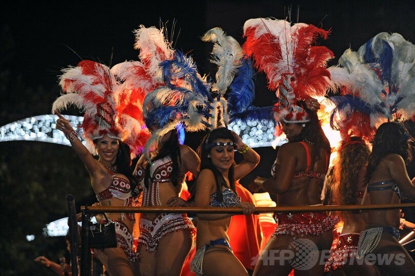 ウルグアイで「世界有数の長期カーニバル」開幕