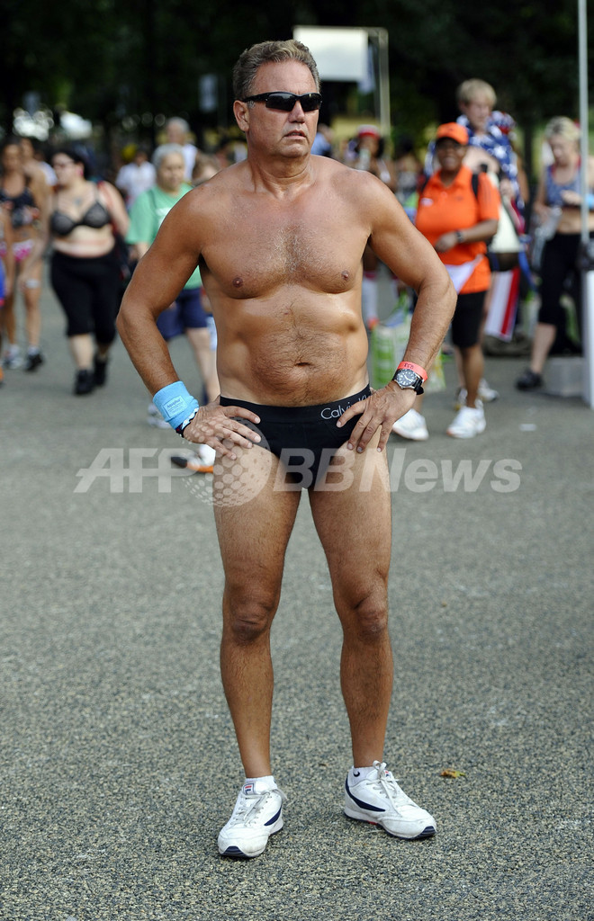 下着姿でダッシュ、NYセントラルパーク