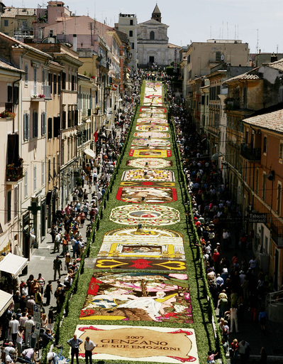 イタリア　フィレンツェ花祭り イタリアの花祭り「インフィオラータ」開催 写真8枚 国際ニュース