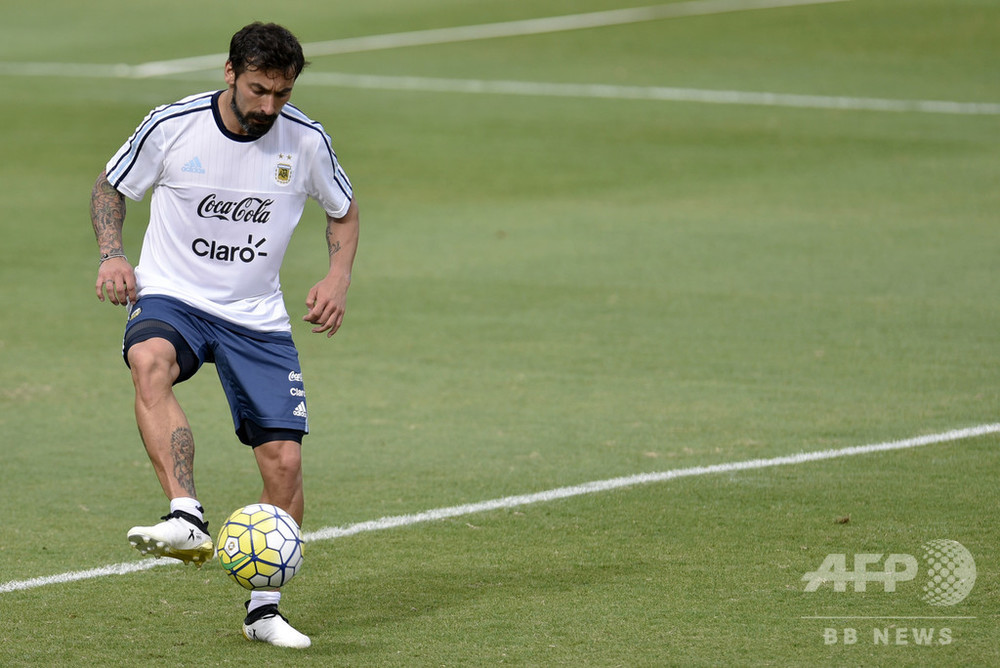 #7 ラベッシ ナポリユニフォーム アルゼンチン代表 LAVEZZI マクロン 元アルゼンチン代表ラベッシ氏が脅迫被害、性行為の映像で 写真1