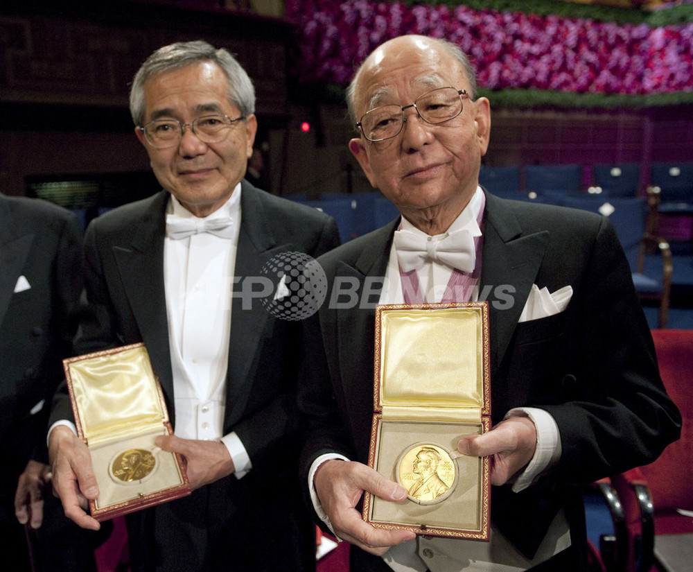 国際ニュース：AFPBB News根岸・鈴木氏らにメダル、ノーベル賞授賞式