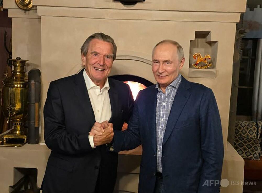 プーチン氏の誕生日を祝ったシュレーダー元独首相、メルツ首相が「深い憤り」と非難
