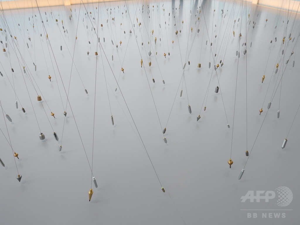 「赤い糸」をテーマに3都市で展覧会、エスパス ルイ・ヴィトン