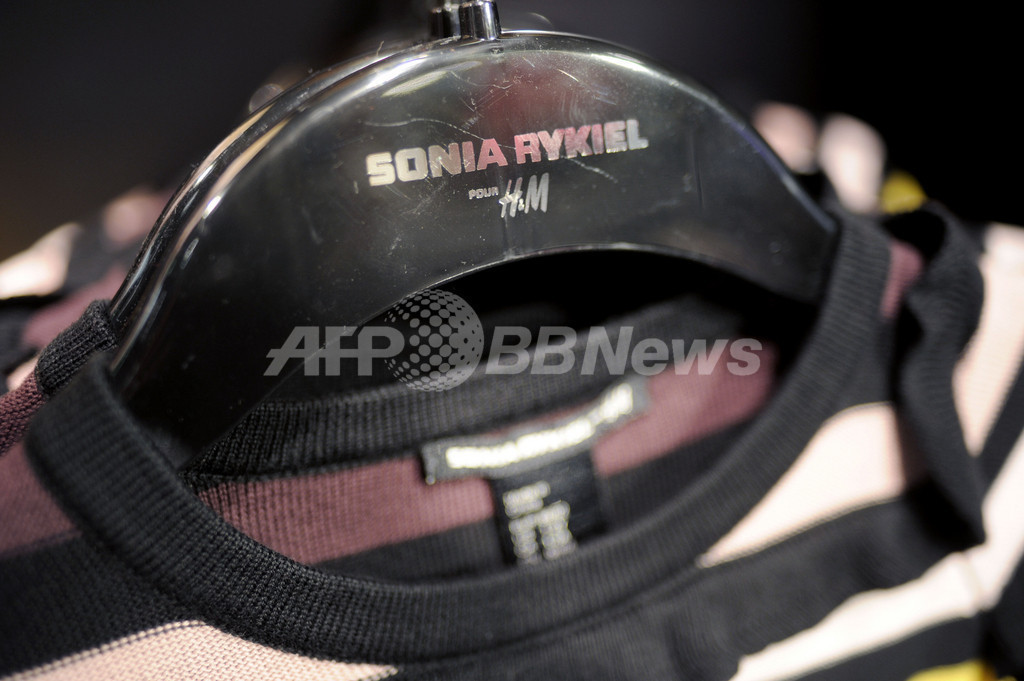 H&Mとソニア・リキエルのコラボウェア発売開始、パリに長蛇の列