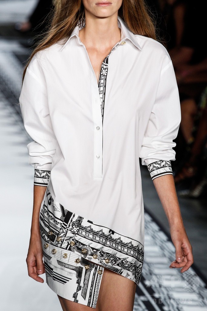 アンソニー・バカレロとコラボ、「ヴェルサス ヴェルサーチ」15年春夏