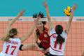 ロンドン五輪は28日、アールズコートEarls Court）でバレーボール女子予選グループAの試合が行われ、日本は3-0（25-15、25-14、25-7）でアルジェリアに勝利した。

スパイクを打つ木村沙織（Saori Kimura、2012年7月28日撮影）。(c)AFP/KIRILL KUDRYAVTSEV