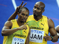 第12回世界陸上ベルリン大会（%%12th IAAF World Championships in Athletics Berlin%%）男子4×100メートルリレー決勝。ジャマイカが37秒31の大会新記録で優勝した。37秒62でトリニダード・トバゴが2位に、38秒02で英国が3位に入った。日本は38秒30で4位に入り、惜しくもメダル獲得を逃した。

　ウサイン・ボルト（%%Usain Bolt%%）は、第3走者としてジャマイカの金メダル獲得に貢献し、%%北京五輪%%に続き世界選手権でも短距離（100メートル、200メートル、4×100メートルリレー）3冠に輝いた。写真は優勝を喜ぶマイケル・フレイター（%%Michael Frater%%）とアサファ・パウエル（%%Asafa Powell%%、右）。（2009年8月22日撮影）(c)AFP/DDP/THOMAS LOHNES