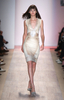 ニューヨーク市内で発表されたエルベ・レジェ バイ マックスアズリア（Herve Leger By Max Azria）の09年春夏コレクション（2008年9月7日撮影）。(c)AFP/Getty Images/Scott Gries