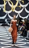 都内で発表された「ダイアン フォン ファステンバーグ（Diane von Furstenberg）」の14/15年秋冬コレクション（2014年3月19日撮影）。(c)AFP／Yoshikazu TSUNO
