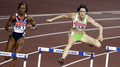 女子400メートルハードル・準決勝に臨むローリンソン（右）。(c)AFP/FRANCOIS-XAVIER MARIT