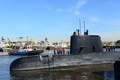 アルゼンチンの首都ブエノスアイレスで停泊する同国海軍の潜水艦「サンフアン」。アルゼンチン海軍提供（2014年撮影）。(c)AFP/ARGENTINE NAVY/HO