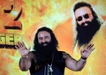 インド・ムンバイで、自身の映画に関する記者会見に臨む、「デラ・サチャ・サウダ」教団のラム・ラヒム・シン師（2015年9月8日撮影、資料写真）。(c)AFP/PUNIT PARANJPE