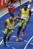 第12回世界陸上ベルリン大会（%%12th IAAF World Championships in Athletics Berlin%%）男子4×100メートルリレー決勝。ジャマイカが37秒31の大会新記録で優勝した。37秒62でトリニダード・トバゴが2位に、38秒02で英国が3位に入った。日本は38秒30で4位に入り、惜しくもメダル獲得を逃した。

　ウサイン・ボルト（%%Usain Bolt%%）は、第3走者としてジャマイカの金メダル獲得に貢献し、%%北京五輪%%に続き世界選手権でも短距離（100メートル、200メートル、4×100メートルリレー）3冠に輝いた。写真はウサイン・ボルトからバトンを受けるアサファ・パウエル（%%Asafa Powell%%、左）。（2009年8月22日撮影）(c)AFP/DDP/OLIVER LANG