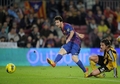 11-12スペイン1部リーグは19日、第13節の試合が各地で行われ、FCバルセロナ（FC Barcelona）はレアル・サラゴサ（Real Zaragoza）を4-0で下した。

シュートを決めるバルセロナのリオネル・メッシ（Lionel Messi、2011年11月19日撮影）。(c)AFP/LLUIS GENE