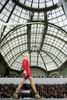 フランス・パリ市内で発表された｢シャネル（CHANEL）｣13年春夏コレクション（2012年10月2日撮影）。(c)AFP/MARTIN BUREAU
