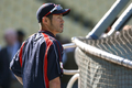 第2回ワールド・ベースボール・クラシック（%%2009 World Baseball Classic%%）決勝、韓国戦で試合前の打撃練習を見つめる日本のイチロー（%%Ichiro Suzuki%%）。（2009年3月23日撮影）(c)AFP/Getty Images/Stephen Dunn