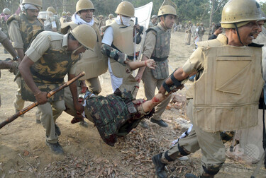 インドのカルト集団「独自の政府と軍を運営」、警察発表 写真1枚 国際