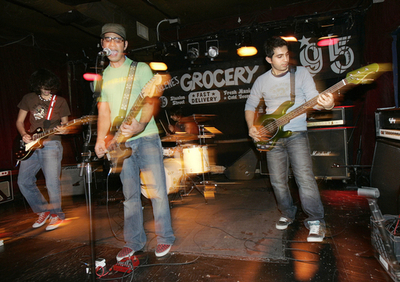 『イランの悪いのイメージを無くしたい』 米国で活動するイラン人ロックバンド「Hypernova」 - 米国