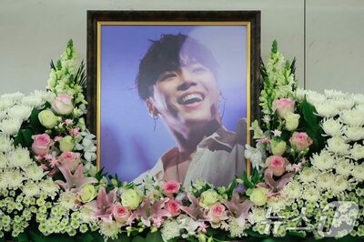 「早すぎる別れ」…韓国の歌手フィソンさんの追悼式、そして出棺