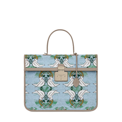 水の都ヴェネチアの魅力を表現、「フルラ」ジャガードを使用した限定アイテム