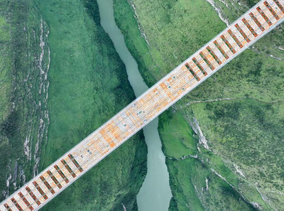 世界で3番目の高さ 中国貴州・安盤高速道路の天門特大橋が連結