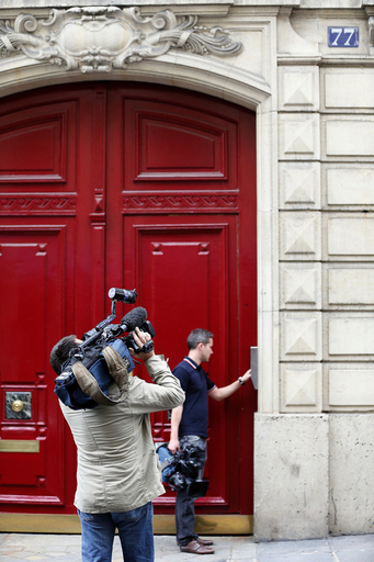 仏捜査当局、サルコジ前大統領の事務所など捜索 違法献金疑惑