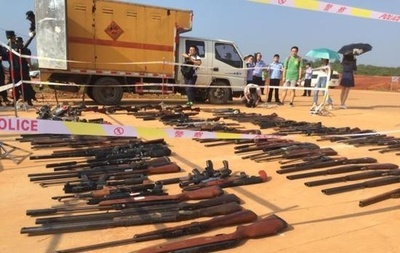中国国内一斉に違法の銃や刀など処分