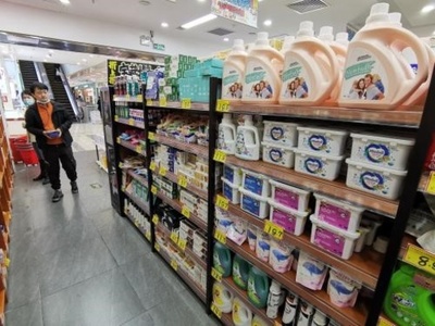「期限切れ間近の食品」が中国の若者に人気 専門ディスカウント店が次々誕生