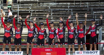 ブエルタが仏ニームで開幕、BMCがチームタイムトライアル制す