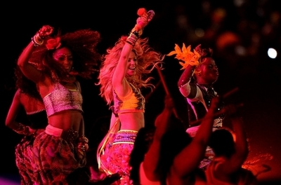 シャキーラ、W杯閉会式で熱唱