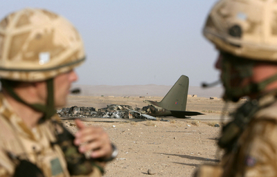 復興活動に携わる英陸軍砲兵隊の輸送機が墜落 - アフガニスタン