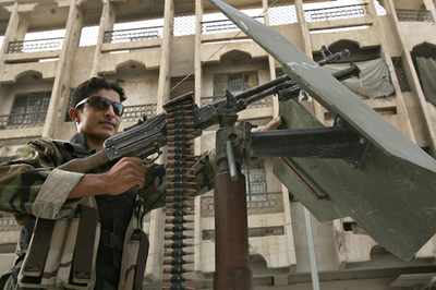 イラク・ファルージャで警察狙った自爆攻撃、15人死亡