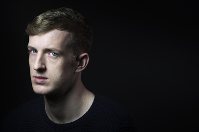 「自分の物語を取り戻す」 仏作家の悲惨なレイプ体験が劇に