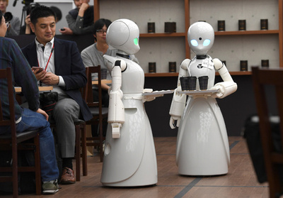 在宅だけどウエーター勤務 重度障害者が「分身ロボット」で接客するカフェ、東京にオープン