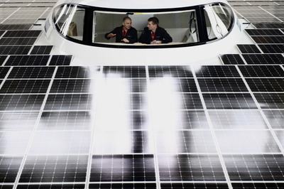 世界最大の太陽エネルギー船が公開 ドイツ