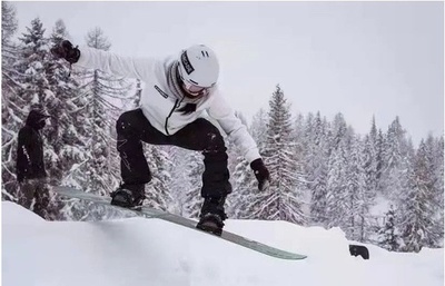 チベットから世界へ羽ばたく若者たち ウインタースポーツ振興、若手育成