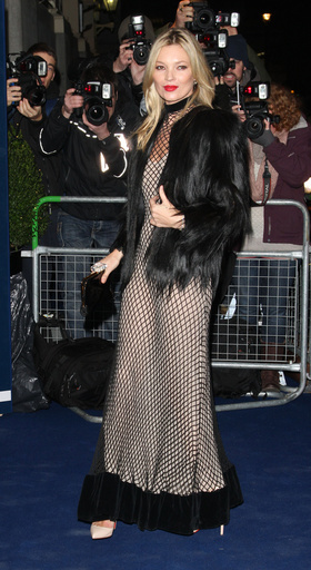 マーク・ジェイコブス、ケイト・モスのバニーガールTシャツを制作