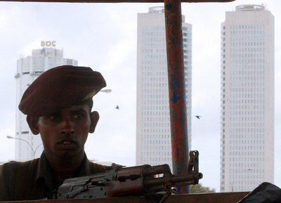 武力攻撃が続く東部、警備強化 - スリランカ